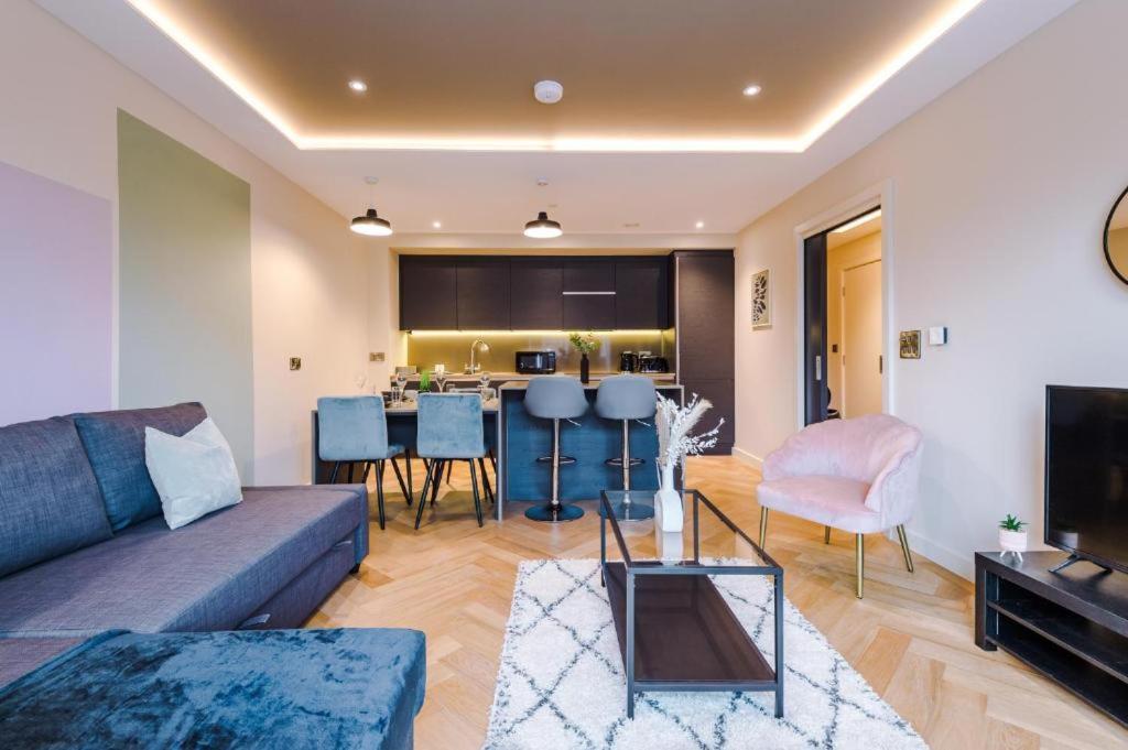 Apartment Exquisite Abode Sleeps 6! York