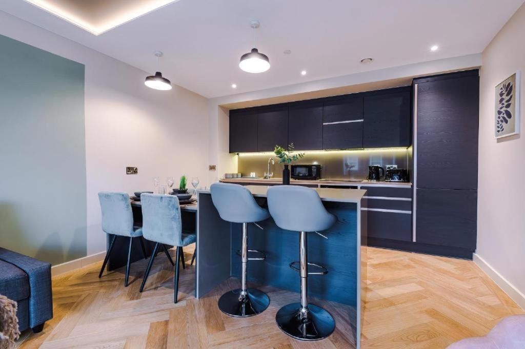 Apartment Exquisite Abode Sleeps 6!