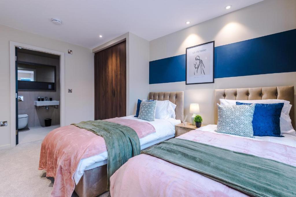 Apartment Exquisite Abode Sleeps 6!