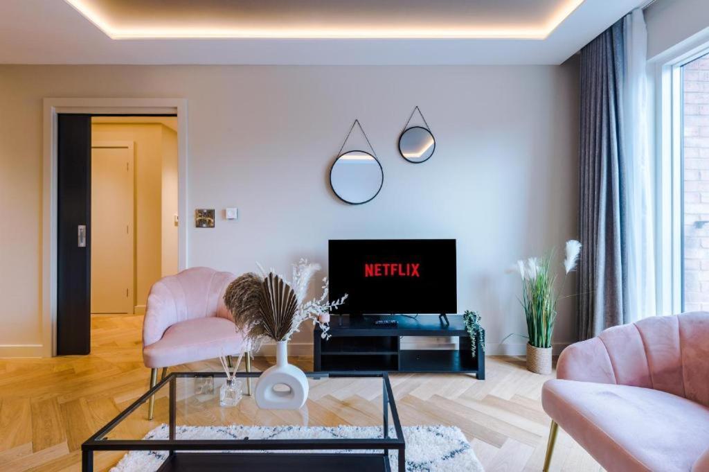 Apartment Exquisite Abode Sleeps 6!