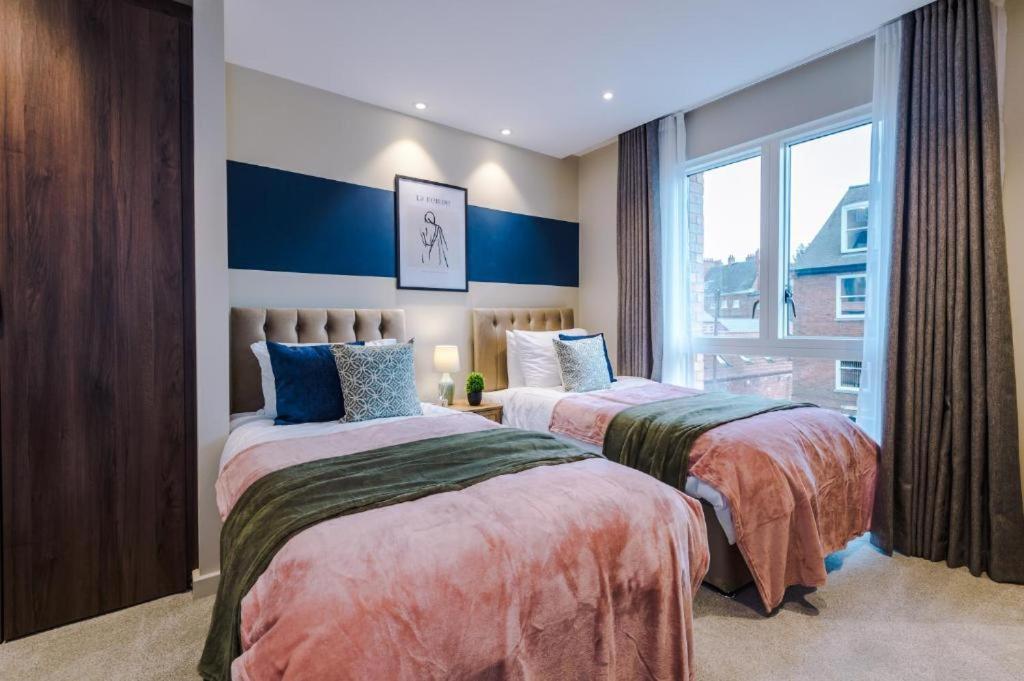 Apartment Exquisite Abode Sleeps 6! York
