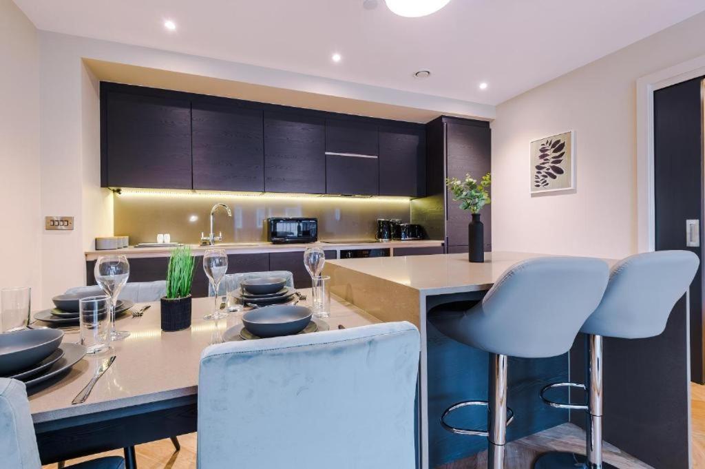 Apartment Exquisite Abode Sleeps 6!