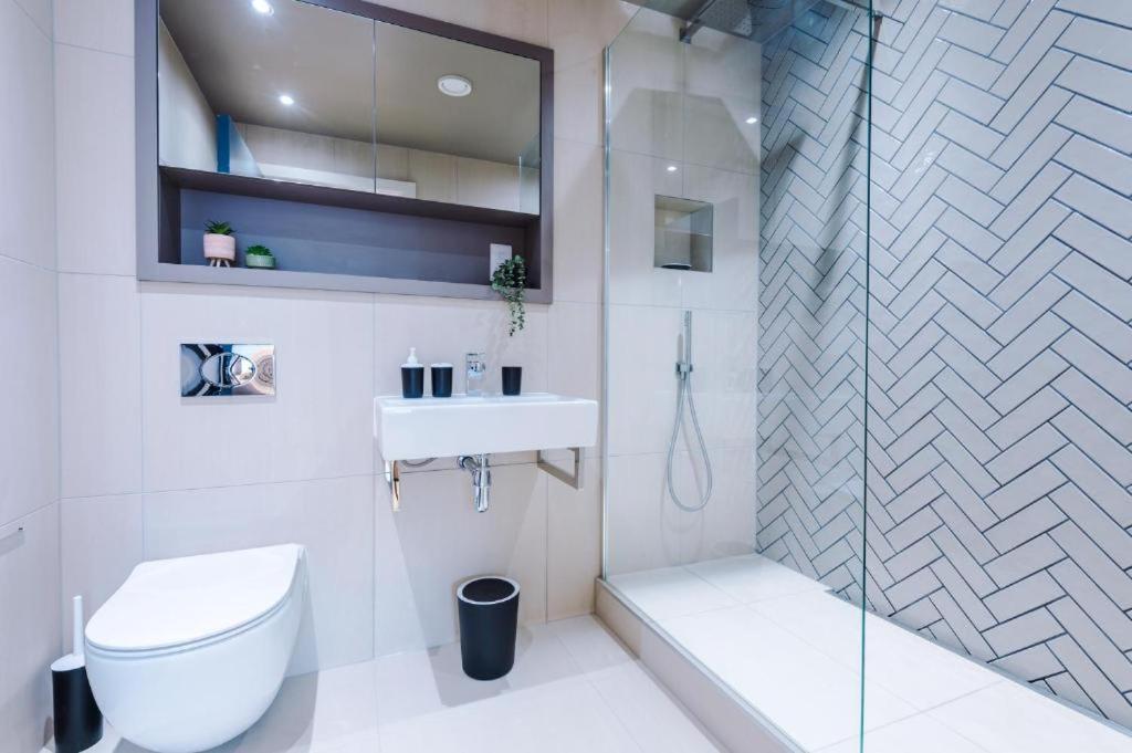 Exquisite Abode Sleeps 6! Apartment York